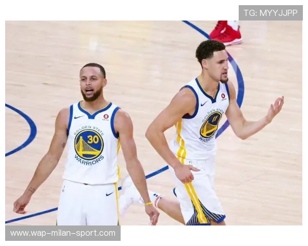 勇士库里续约与战术磨合成热议——传奇再续，战术新篇