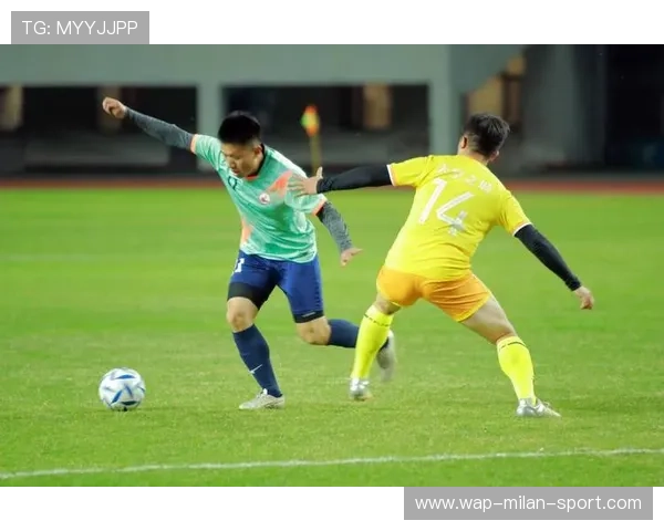 中国足球职业联赛推动俱乐部职业化管理升级，职业足球俱乐部的试点