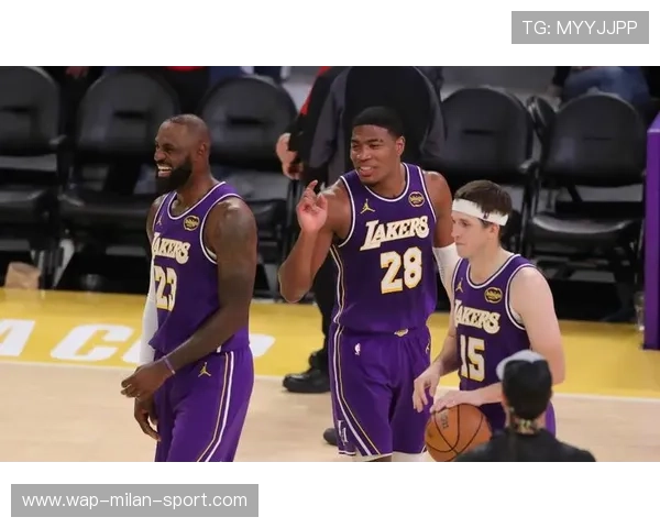 湖人队名宿助阵，球队士气大增，湖人队球员